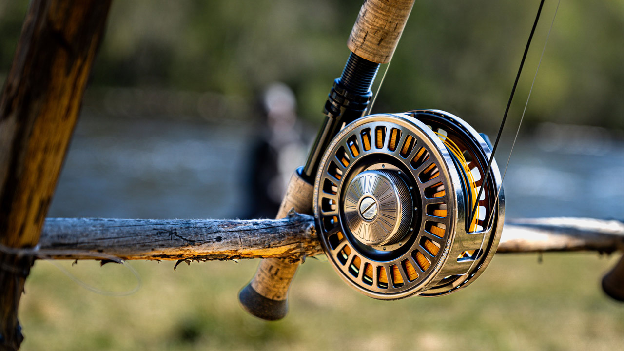 Large-arbor fly reel